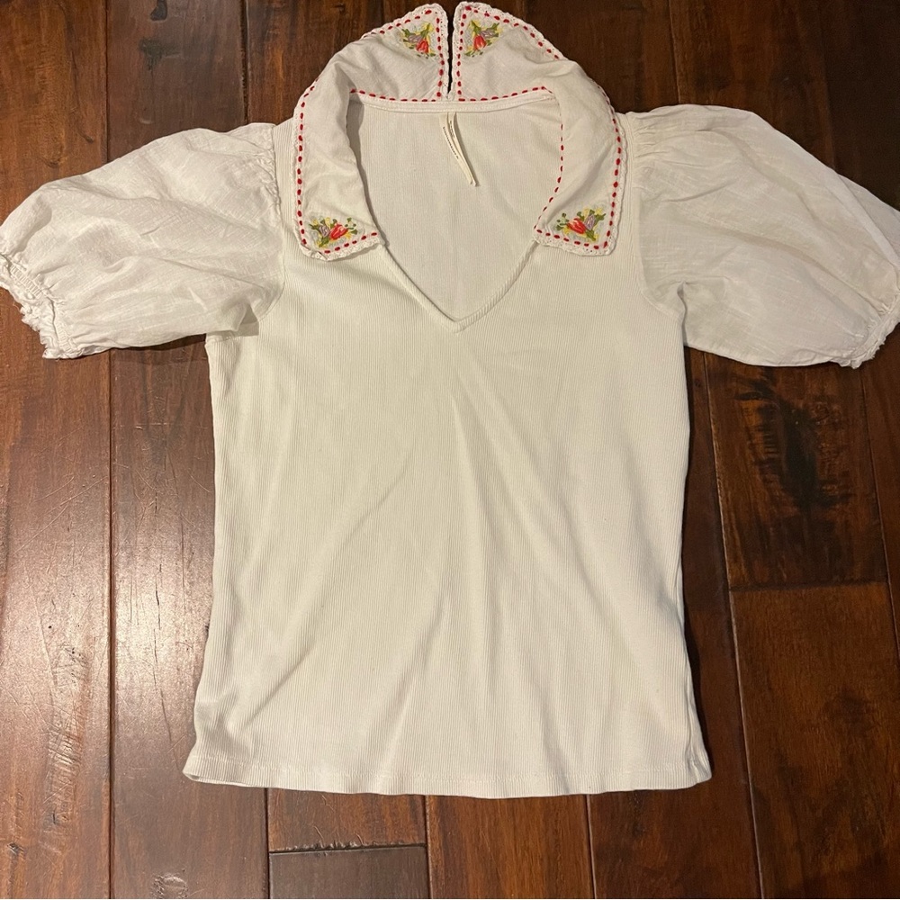 Anthropologie white top with embroidered collar M